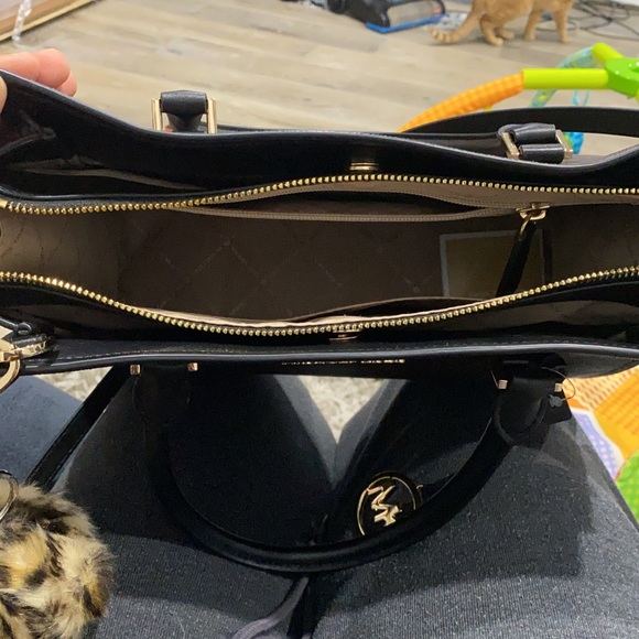 Michael Kors purse - Picture 3 of 4